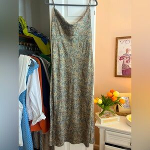Moodie Green floral Midi Dress size Medium!